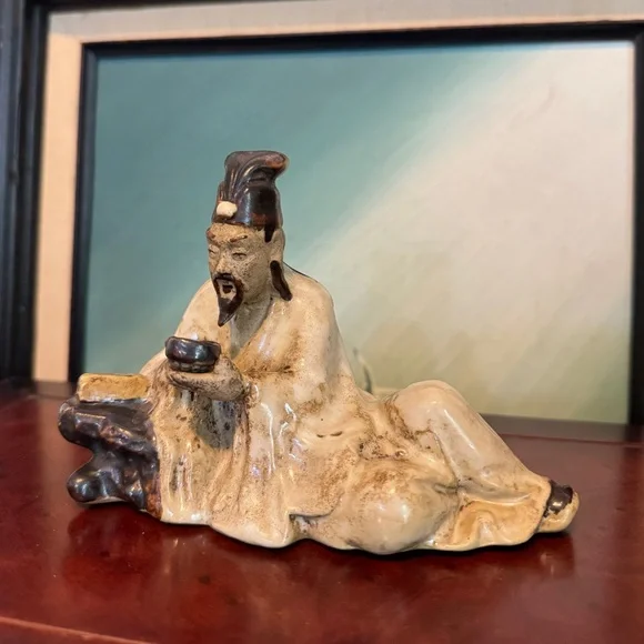 Vintage Shiwan Chinese Mudmen
Figurine Scholar Eating by Rock
Republic China - Picture 7 of 9